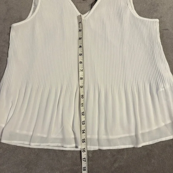 ONLY plisse-pleated sheer white sleeveless v-neck flowy blouse size 38 Onlirena - Picture 3 of 8